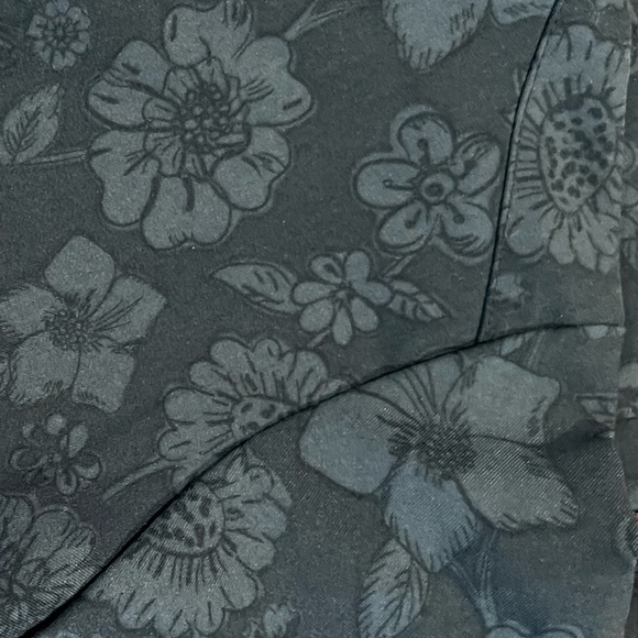 Vera Bradley Scrub Top - Picture 2 of 3